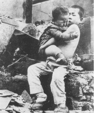 南宫28抗日战场上的中国儿童每一张照片都让人心碎(图1)