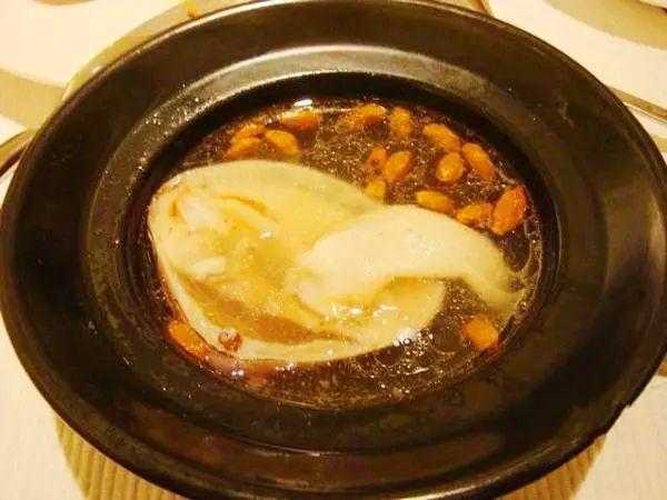 南宫28福州特色名菜鸡汤汆海蚌被誉为“汤中之王”(图1)