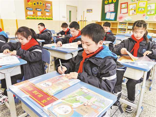 南宫28官网：开学了！重庆市中小学生返校报到(图1)
