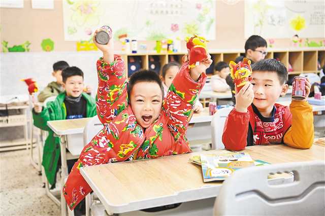 南宫28官网：开学了！重庆市中小学生返校报到(图2)
