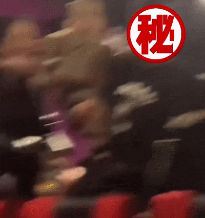 南宫28官网登陆：黑龙江电影院“大学生下跪3岁小孩”事件暴露了多少中年人的自杀式教育困局(图5)