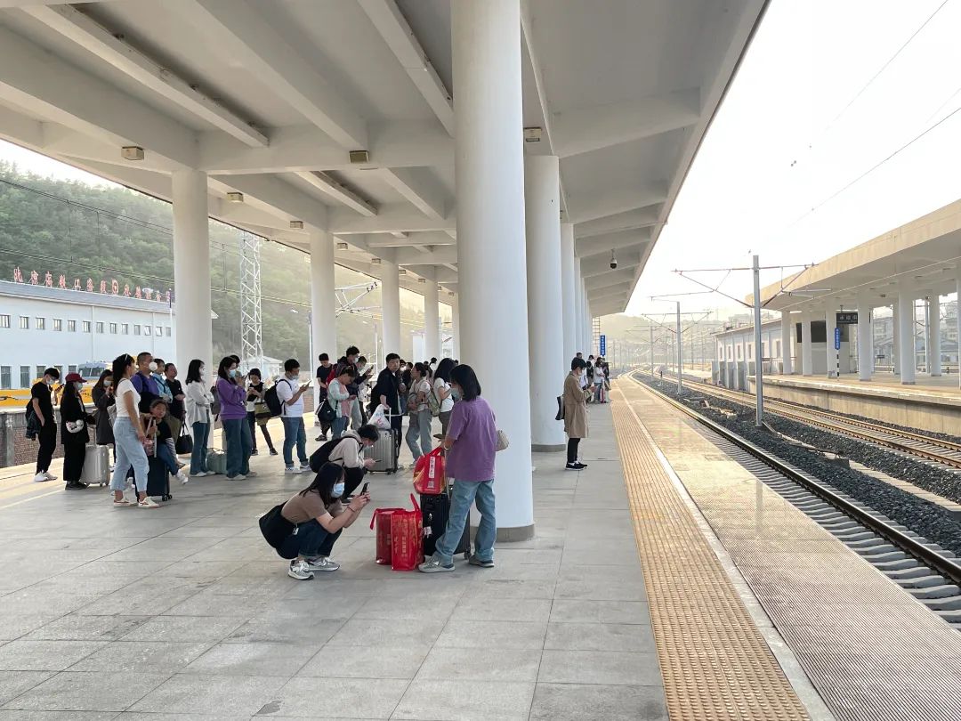 南宫28NG娱乐官网：家长速看！儿童乘火车有新要求